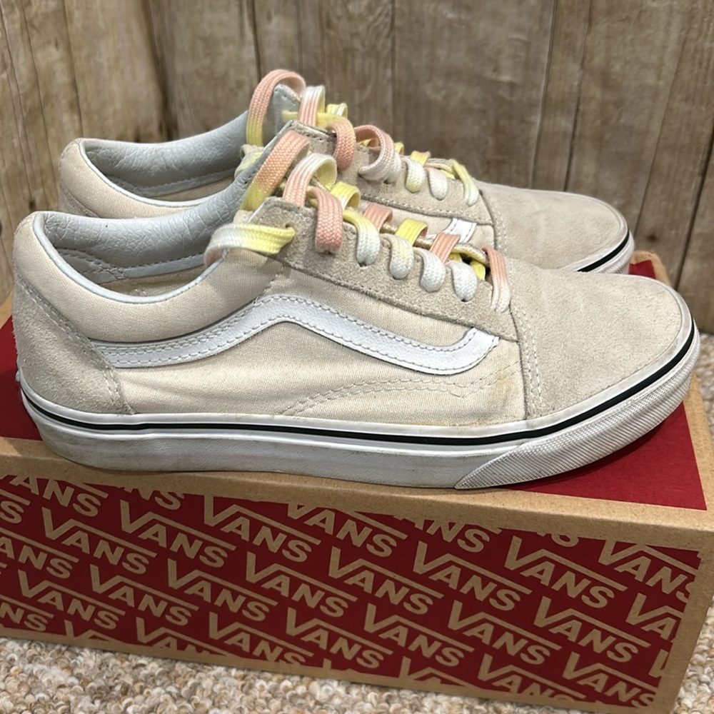 VANS Women’s 7.5 White Canvas & Suede Off the Wall sneakers - Picture 5 of 9